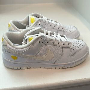 Nike low dunk valentine- yellow- NEVER WORN